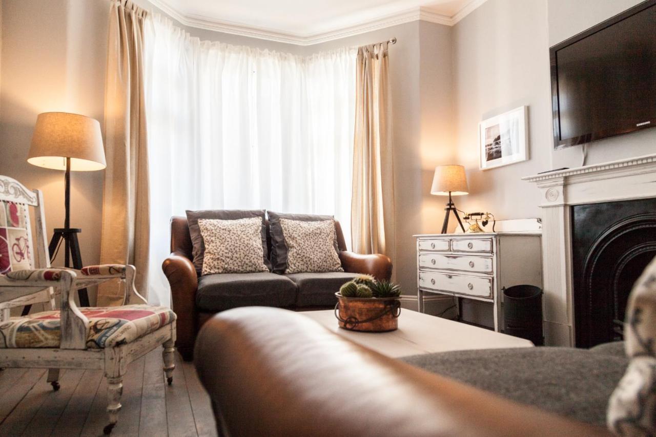 Antique House B&B Portrush Bagian luar foto